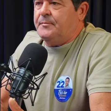 Publicação de Aloísio sobre Flávio Bolsonaro em 18/10/2026