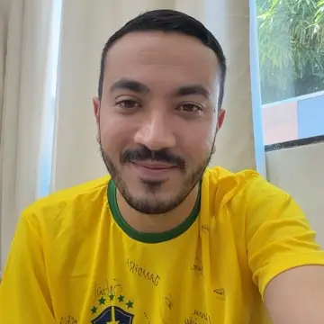 Publicação de Delegado Murilo sobre Flávio Bolsonaro em 18/10/2026