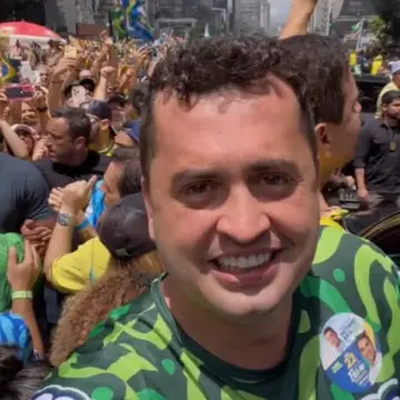 Publicação de Netinho Reis sobre Flávio Bolsonaro em 18/10/2026