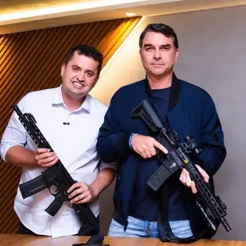 Publicação de Netinho Reis sobre Flávio Bolsonaro em 19/10/2026