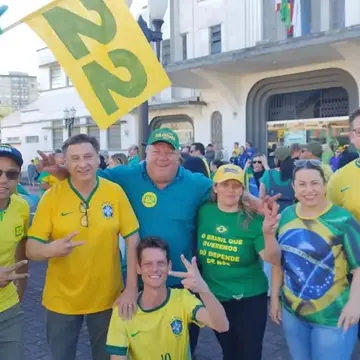 Publicação de Dr. Juliano sobre Flávio Bolsonaro em 19/10/2026