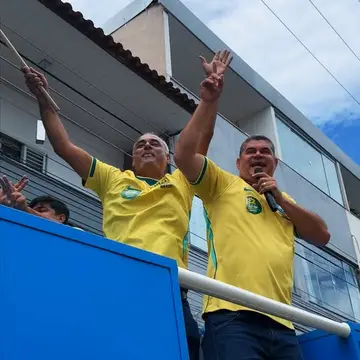 Publicação de Nel sobre Flávio Bolsonaro em 17/10/2026