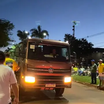 Publicação de Paleari sobre Flávio Bolsonaro em 18/10/2026