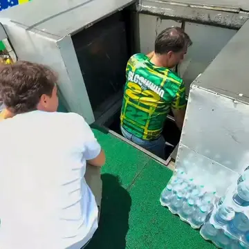 Publicação de Carlos Augusto sobre Flávio Bolsonaro em 17/10/2026