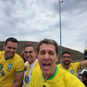 Publicação de Zé Cocá sobre Flávio Bolsonaro em 18/10/2026