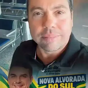 Publicação de Paleari sobre Flávio Bolsonaro em 17/10/2026