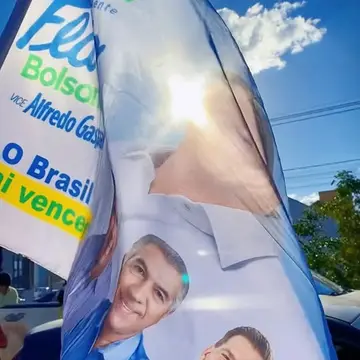 Publicação de Paleari sobre Flávio Bolsonaro em 18/10/2026