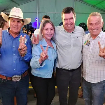 Publicação de Gerolina sobre Flávio Bolsonaro em 17/10/2026