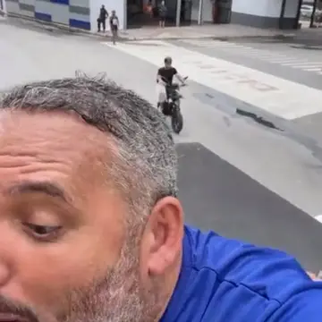 Publicação de Rodrigo Medeiros sobre Flávio Bolsonaro em 17/10/2026