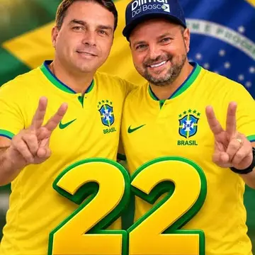 Publicação de Rogério de Souza sobre Flávio Bolsonaro em 18/10/2026