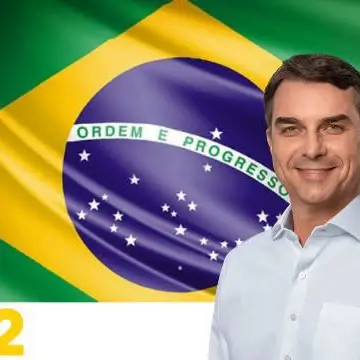 Publicação de Arlei Tomazoni sobre Flávio Bolsonaro em 19/10/2026