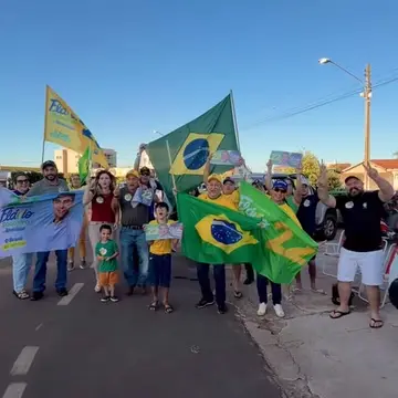 Publicação de Leocir Montagna sobre Flávio Bolsonaro em 18/10/2026
