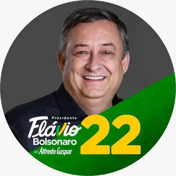 Publicação de Leocir Montagna sobre Flávio Bolsonaro em 20/10/2026