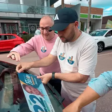 Publicação de Abner Dillmann sobre Flávio Bolsonaro em 17/10/2026