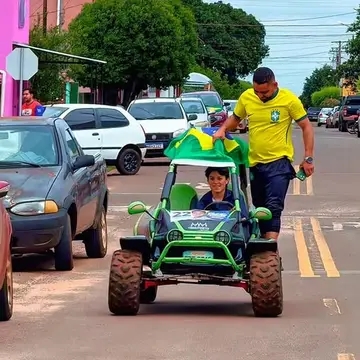 Publicação de Marcelo Pé sobre Flávio Bolsonaro em 17/10/2026