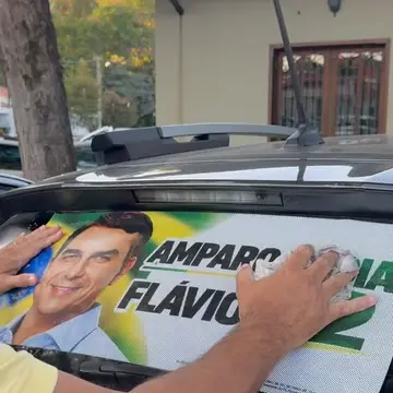 Publicação de Carlos Alberto sobre Flávio Bolsonaro em 19/10/2026