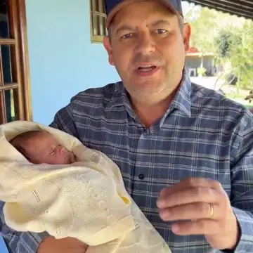 Publicação de Regis William sobre Flávio Bolsonaro em 18/10/2026