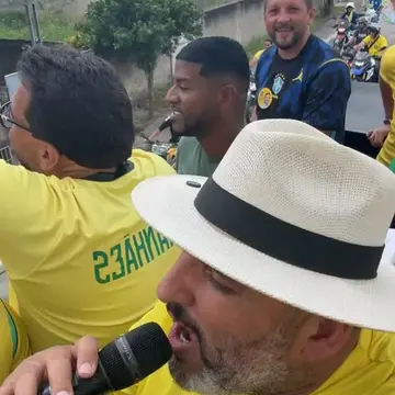 Publicação de Rodrigo Medeiros sobre Flávio Bolsonaro em 18/10/2026