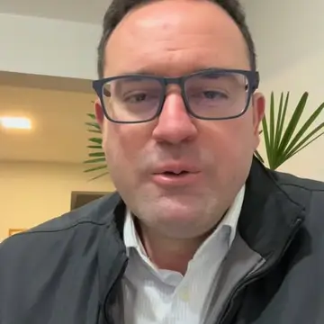 Publicação de Diogo Siqueira sobre Flávio Bolsonaro em 19/10/2026