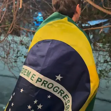 Publicação de Edsom Bagetti sobre Flávio Bolsonaro em 17/10/2026