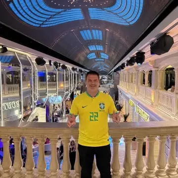 Publicação de Tiago Dalperio sobre Flávio Bolsonaro em 17/10/2026