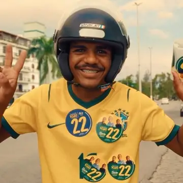 Publicação de Daniela de Livia sobre Flávio Bolsonaro em 16/10/2026