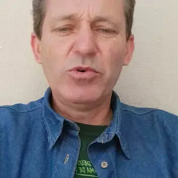 Publicação de Ivan Rech sobre Flávio Bolsonaro em 18/10/2026