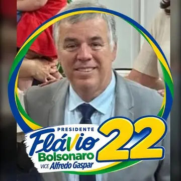 Publicação de Oscar sobre Flávio Bolsonaro em 19/10/2026
