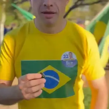 Publicação de Leonardo Betin sobre Flávio Bolsonaro em 18/10/2026