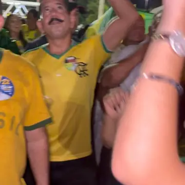 Publicação de Gilson Coleta sobre Flávio Bolsonaro em 17/10/2026