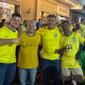 Publicação de Gilson Coleta sobre Flávio Bolsonaro em 18/10/2026