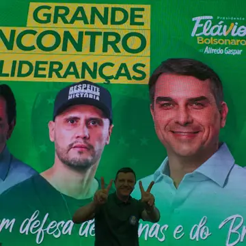 Publicação de Capitão Vitor sobre Flávio Bolsonaro em 20/10/2026