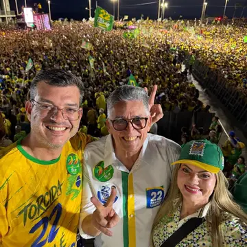 Publicação de Janio Natal sobre Flávio Bolsonaro em 17/10/2026