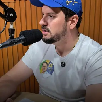 Publicação de André sobre Flávio Bolsonaro em 20/10/2026