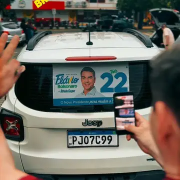 Publicação de Paulinho da Refrigeração sobre Flávio Bolsonaro em 20/10/2026