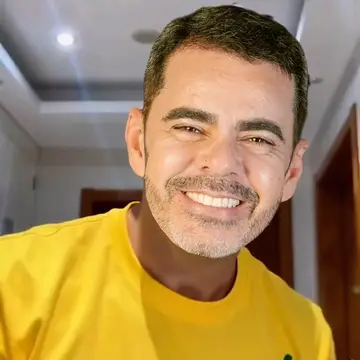 Publicação de Elmo sobre Flávio Bolsonaro em 14/10/2026