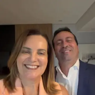 Publicação de Sheila Lemos sobre Flávio Bolsonaro em 21/10/2026