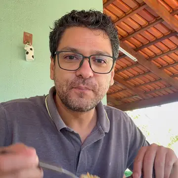 Publicação de Doutor Murillo sobre Flávio Bolsonaro em 21/10/2026