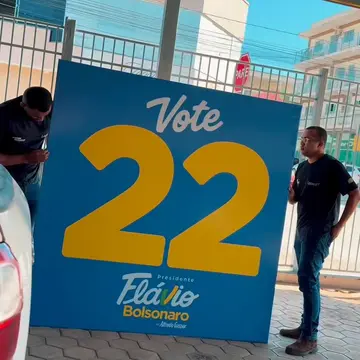 Publicação de Paulo Trabalho sobre Flávio Bolsonaro em 08/10/2026