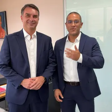 Publicação de Arthur Henrique sobre Flávio Bolsonaro em 08/10/2026
