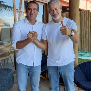 Publicação de Dani sobre Flávio Bolsonaro em 08/10/2026