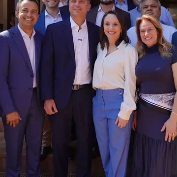Publicação de Wanderson Bueno sobre Flávio Bolsonaro em 08/10/2026