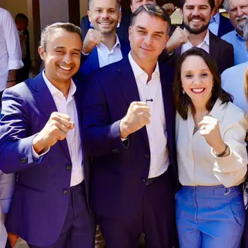 Publicação de Lucas Scaramussa sobre Flávio Bolsonaro em 08/10/2026