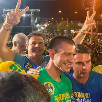 Publicação de Tiago Dalperio sobre Flávio Bolsonaro em 08/10/2026