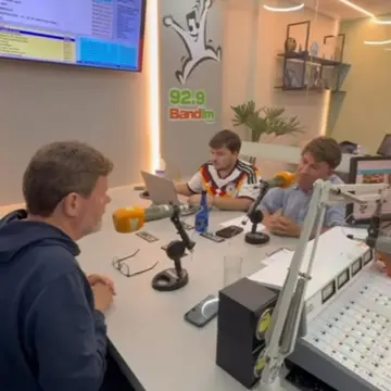 Publicação de Liba sobre Flávio Bolsonaro em 08/10/2026
