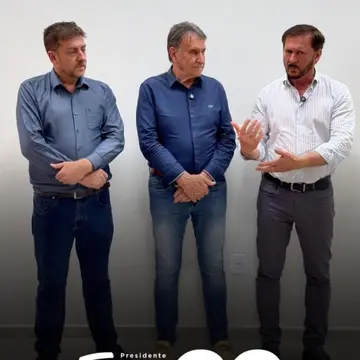 Publicação de Valmor Mattana sobre Flávio Bolsonaro em 08/10/2026