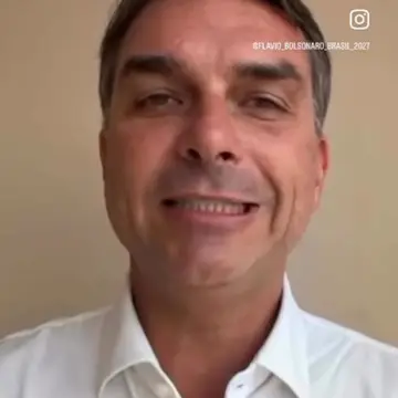 Publicação de Gustavo Medeiros sobre Flávio Bolsonaro em 08/10/2026