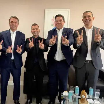 Publicação de Furlani sobre Flávio Bolsonaro em 09/10/2026