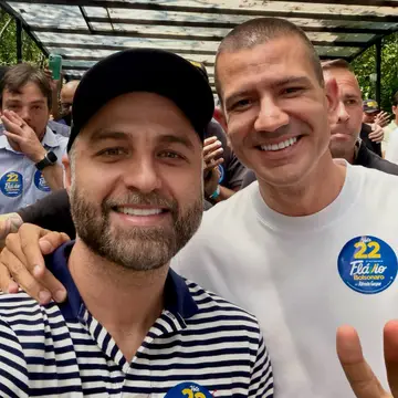 Publicação de Wladimir Garotinho sobre Flávio Bolsonaro em 09/10/2026