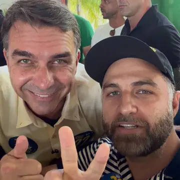 Publicação de Wladimir Garotinho sobre Flávio Bolsonaro em 09/10/2026